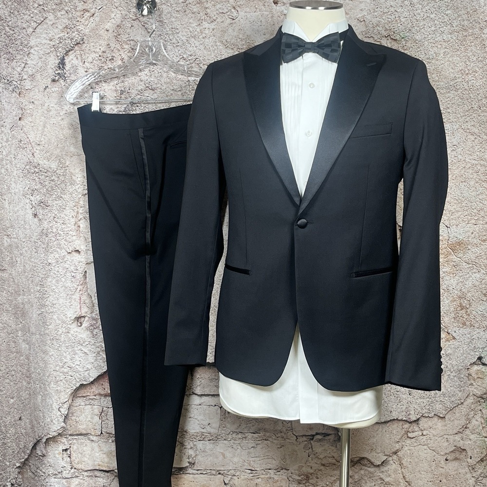 IKE Behar Evening Black Peak Lapel 2-Piece Wool Mens 42R/36 Tuxedo Suit Stretch